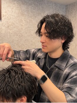 キタセンジュバーバー バイ ティーズ(KITASENJU BARBER by T's)の写真/お手頃価格なのにマンツーマンの丁寧な施術が魅力◎カッコいい大人男性の髪型は男性専用サロンで手に入る！