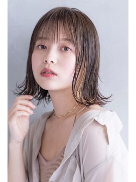 ケイト(kate) kate大宮 インナーカラー×外ハネミディ