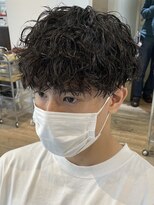 ツイストスパイラルパーマセンターパートメンズマッシュウルフ