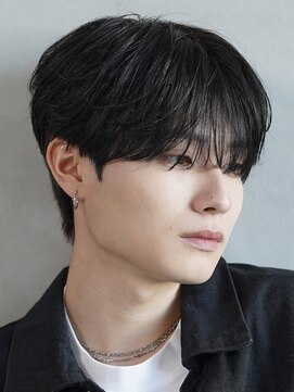 レタッチ バイ フィフス 天神大名(RETOUCH by fifth) センターパートウルフニュアンスパーマコンマヘアカルマパーマ