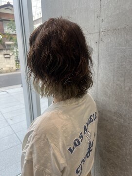 カケル(×.) 顎下ボブ×顔まわりレイヤー×スパイラルパーマ