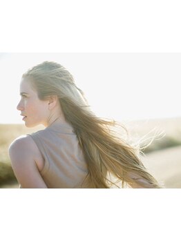 クセや広がりを＜美髪矯正＞でサラ艶髪へ。お悩みに合わせた髪質改善メニューも◎【伊勢崎市/髪質改善】