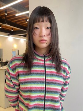 透明感グレージュ×眉上バング