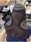 艶と透明感を叶えるプレミアム縮毛矯正