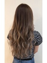 ホワイト(WHITE)&nbsp;ハイライトグラデーション×アッシュベージュ×WHITE草柳