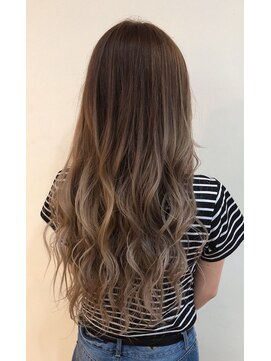 ホワイト(WHITE) ハイライトグラデーション×アッシュベージュ×WHITE草柳