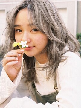 メロウ(MELLOW) ブリーチハイライト×カーキグレーアッシュ