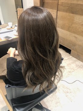 ビヨウシツ ポスタ グレージュロング☆　正木ゆかり