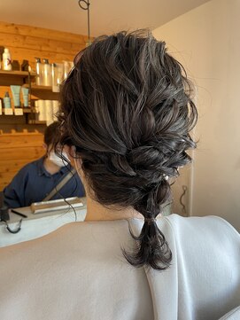 ビスクヘアデザイン(bisq hair design) 編みおろしアレンジ
