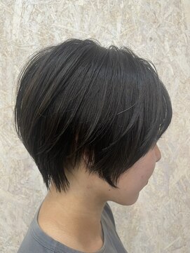 グレープバイン 港南台(GRAPEVINES) 黒髪前下がり丸みショートボブ
