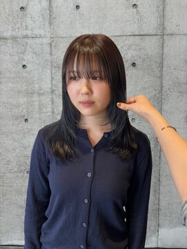 レジーロ (Regilo) グレージュ/顔まわりレイヤー／ぱっつん前髪