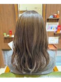 カーキベージュカラー