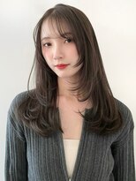 ローネス(LONESS)&nbsp;透明感たっぷりくすみベージュと動きのあるレイヤーカット