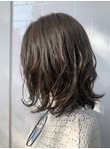 柔らかいオリーブベージュカラー