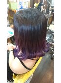 切りっぱなしボブのグラデーションパープル。