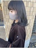 ふんわりカールのスモーキーグレージュ
