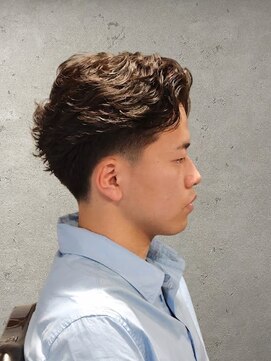 ワンワンオー バーバーショップ 長浜店(@110 BARBER SHOP) 2ブロック・リバースカールショート