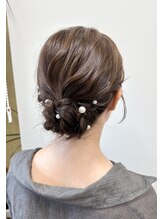ヘアーボー ラーラ(hairbeau L'ala) ルーズ目シニヨン