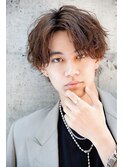 アッシュブラウン×ゆるめツイスパ　メンズパーマセンターパート