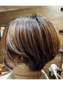 カプロアシヤ(Capullo.Ashiya) ★小顔ショート 大人ショート ハイライトカラー 白髪ぼかし