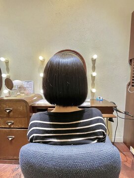 エルサフィロ ヨドヤバシ(el zafiro yodoyabashi) 【el zafiro yodoyabashi】白髪馴染ませミニボブスタイル