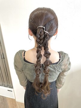 テラスルアナ(TERRACE LUANA) ツイン編みポニー