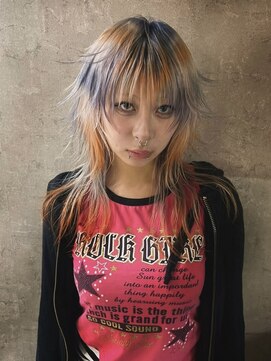 イル(iLe.) レイヤーカット/ウルフ/ホワイトブロンド/外ハネボブ/美髪