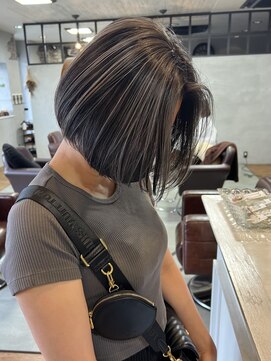 ビュートヘアー(Viewt hair) 【viewt hair】ハイライト × ミニボブ　福山市