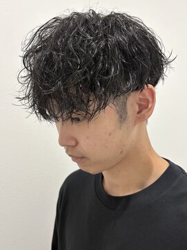 ヒュイル バイ ニアウ(Hwyl by Niau) MEN’S HAIRマッシュシャドウパーマニュアンスパーマツーブロ