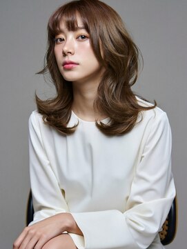 キヴィ(kivi) 艶めく大人セミロング オーガニックカラー×白髪ぼかし