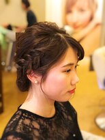 ヴィサージュロカ(VISAGE Loca) 編み込みと襟元にソフトなカール