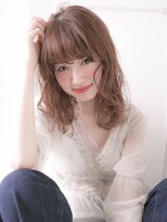 ピンクベージュ　暖色カラー
