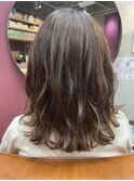 顔まわりくびれライン/柔らかベージュ/外ハネミディアム