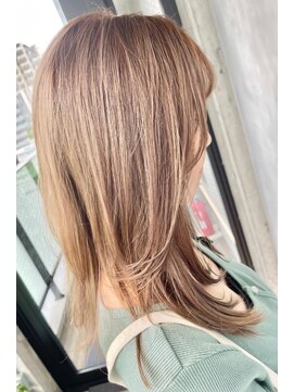 アコ(Aco) ミルクティーベージュ/ベージュ/ブリーチ/ダブルカラー