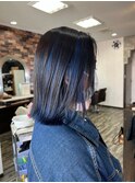 ブルー×ブラックおしゃれメッシュ切りっぱなしミディ