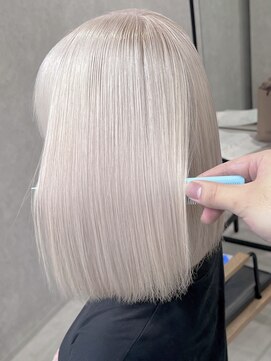 ロウル 渋谷(LOWRL) ホワイトヘア/ブリーチ