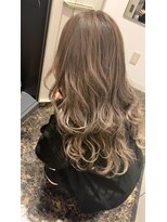 天神美容室&nbsp;ダブルカラー／レイヤーカット／ハイトーン