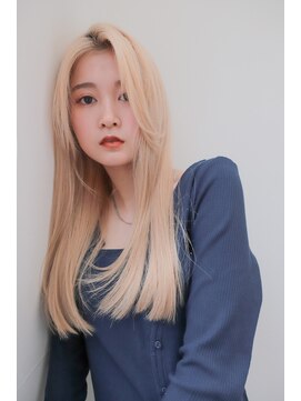 ソレイユトウキョウシブヤ(SOLEIL TOKYO shibuya) ロング顔周りレイヤーブリーチホワイトベージュ