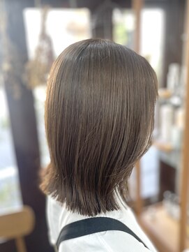 リッカ(RICCA) ホワイトグレージュ/パーマ/チェリーブラウン/恵比寿