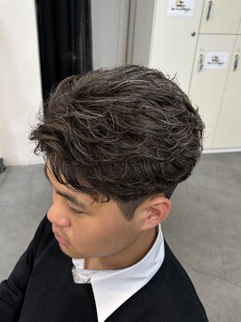 バース バイ ハピネス(BIRTH by happiness) フェザーパーマ/ニュアンスパーマ/センターパート