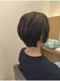 グレージュのショートスタイル