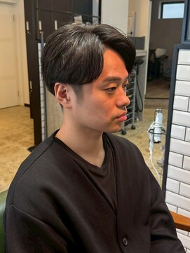 ソレイユ バイ アルフレッド(SOLEIL by alfRed) 毛流れセンターパート ニュアンスパーマ ツーブロック　刈り上げ