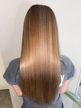 シア(sia) 髪質改善トリートメントストレートレイヤーカット前髪艶髪心斎橋