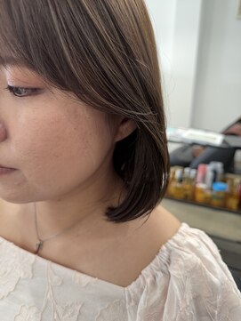 シム(sim) お上品な顔まわりと柔らかベージュ