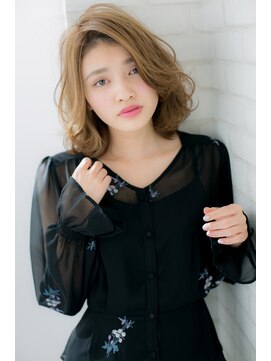 ローマ ギンザ(ROMA Ginza) 『ROMA』透明感のあるミルクティーカラーミディトップノット