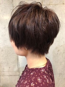 ヘアーアンドメイク ファット(Hair&Make PHAT) コンパクトショートレイヤーカットブラウンカラー20代30代