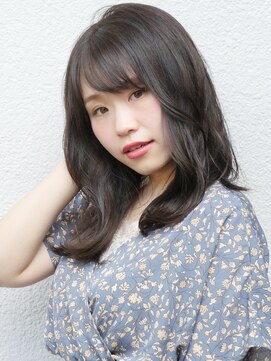 七ッ星+ 柔らかグリーンのゆる巻きロング