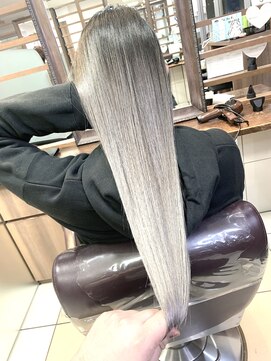 ヘアークリアー 草加 ホワイトグレーグラデーション