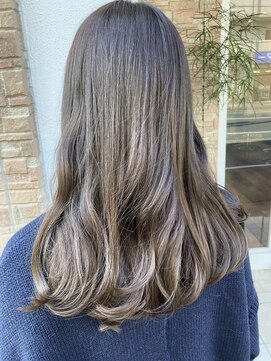 ナイアン(naian) グレージュヘアスタイル