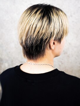 アルファ 新宿(alpha) フェザーパーマ/ブルーブラック/刈り上げセンターパート[新宿]